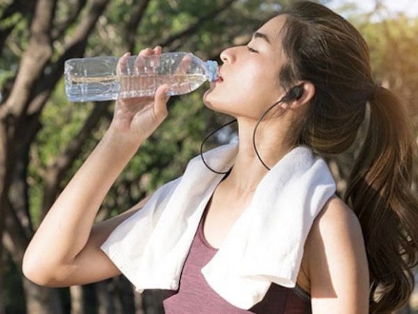 Nước uống và lợi ích trong việc làm sạch cơ thể của chúng ta