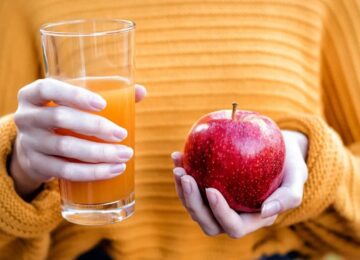 Uống nước ép trái cây hay ăn trái cây, rau quả cái nào tốt hơn?